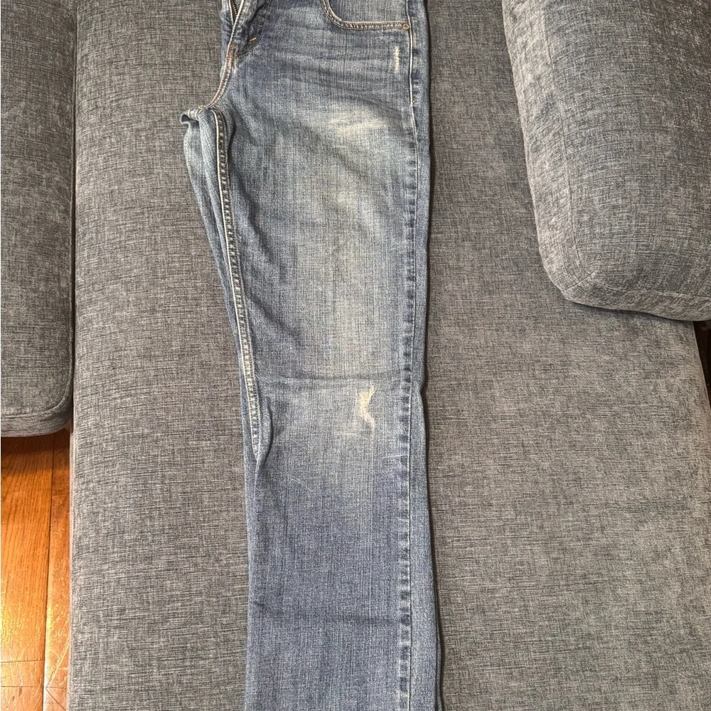 Classic Levi’s Denim Jeans - Picture 5 of 8